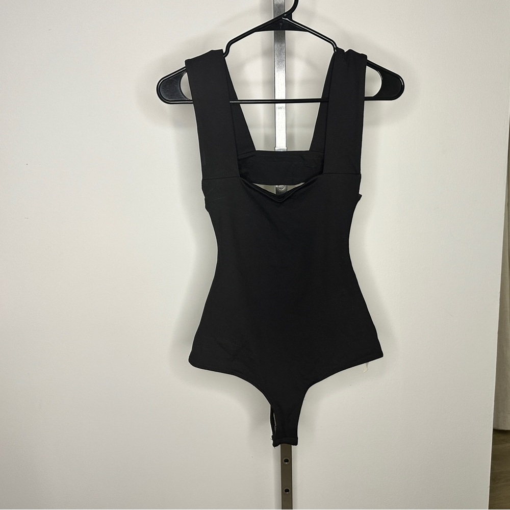 Chic Black Sleeveless Bodysuit